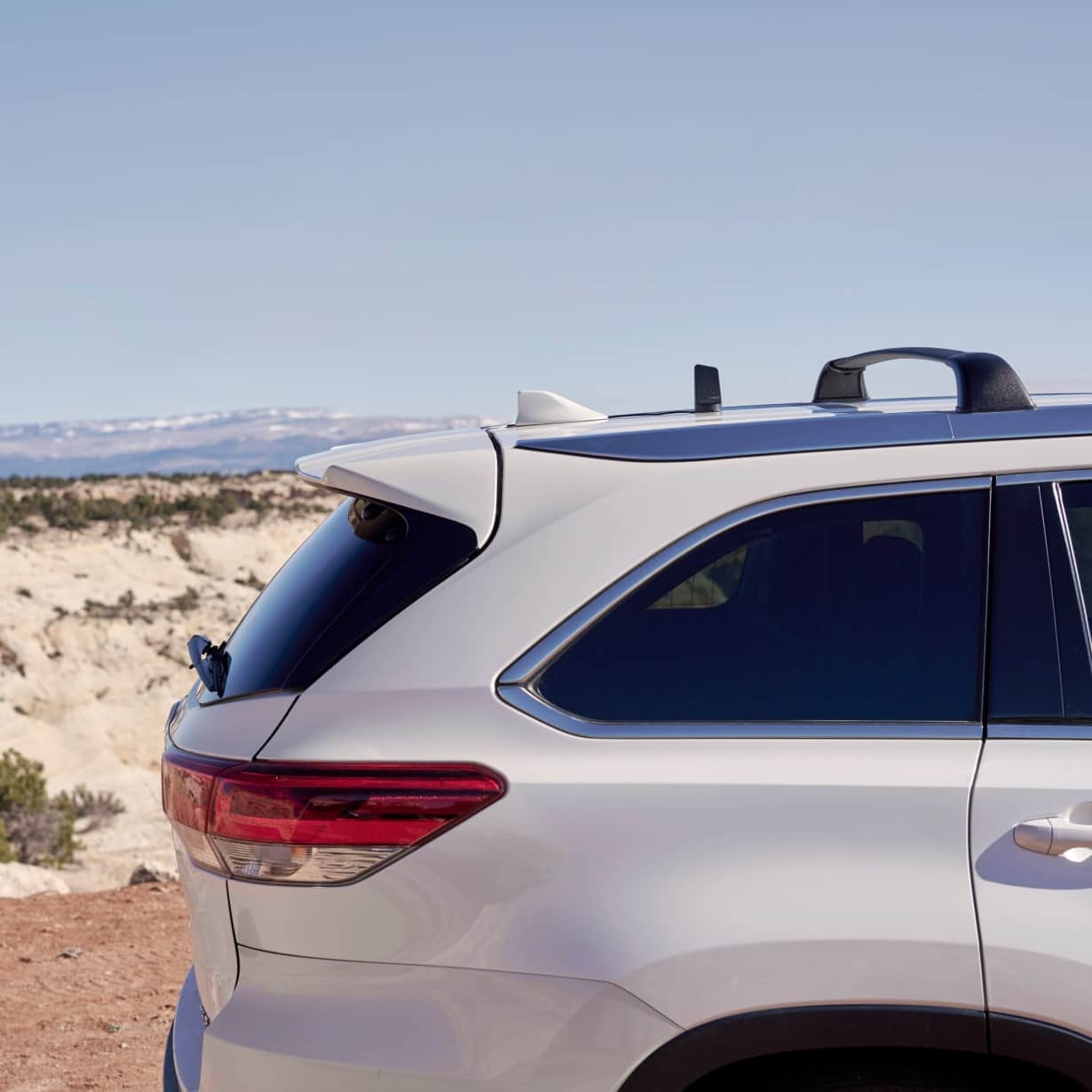 drive sleek antenna on roof of SUV